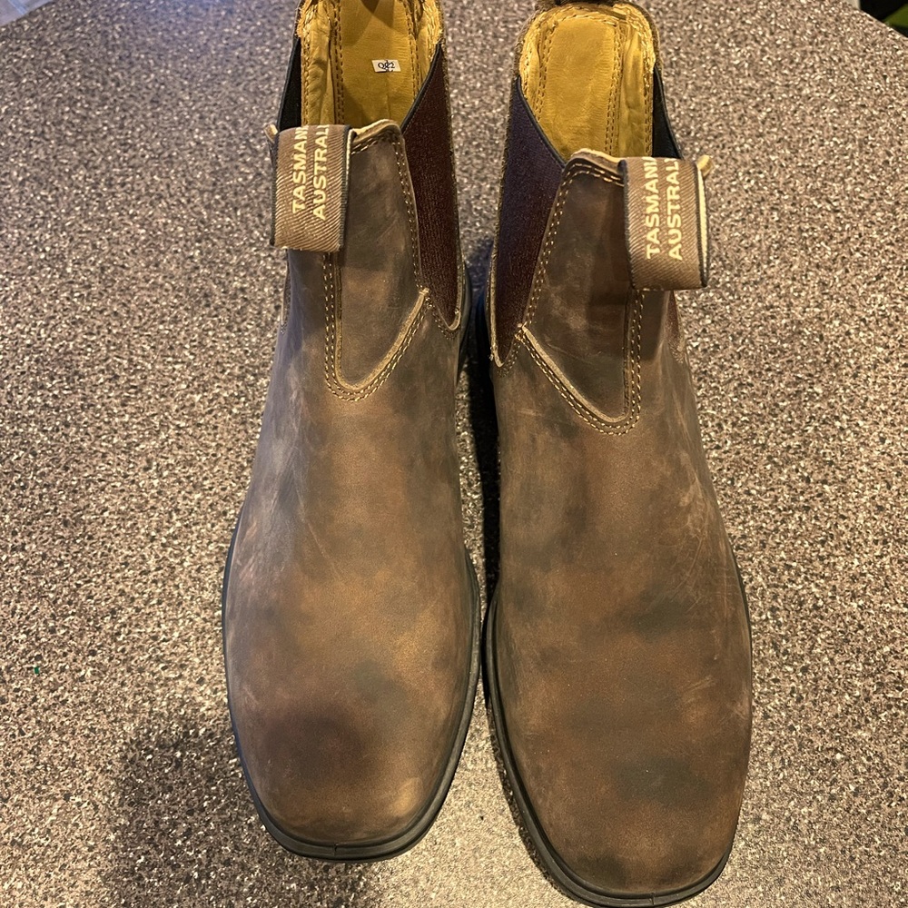 New Blundstone unisex boots